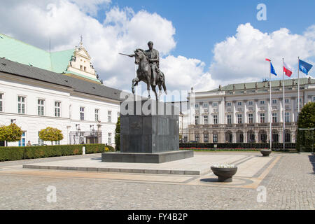 Warschau, Polen. 21. April 2016. Der Präsidentenpalast (in polnischer Sprache: Palac Prezydencki) in Warschau. Seit Juli 1994, der Palast der Amtssitz des Präsidenten der Republik Polen © Mateusz Wlodarczyk/Pacific Press/Alamy Live News Stockfoto