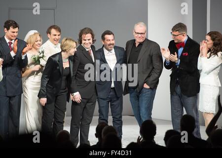 New York, NY, USA. 21. April 2016. Duncan Sheik, Brett Easton Ellis in Anwesenheit für AMERICAN PSYCHO-Premiere am Broadway, die Gerald Schoenfeld Theatre, New York, NY 21. April 2016. Bildnachweis: Steven Ferdman/Everett Collection/Alamy Live-Nachrichten Stockfoto