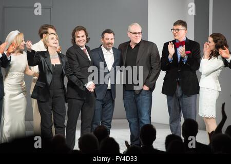 New York, NY, USA. 21. April 2016. Duncan Sheik, Brett Easton Ellis in Anwesenheit für AMERICAN PSYCHO-Premiere am Broadway, die Gerald Schoenfeld Theatre, New York, NY 21. April 2016. Bildnachweis: Steven Ferdman/Everett Collection/Alamy Live-Nachrichten Stockfoto