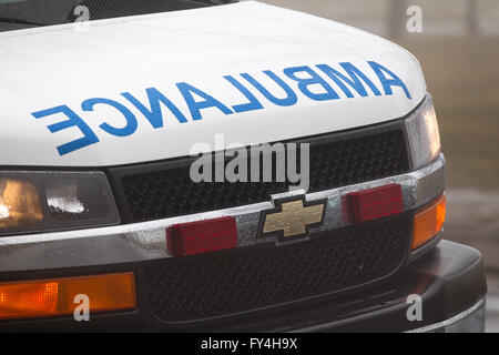 Ein Krankenwagen fährt in Kingston, Ontario, am 10. März 2016. Stockfoto