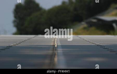 Ungewohnten Blick auf ein Solar-Panel. Stockfoto