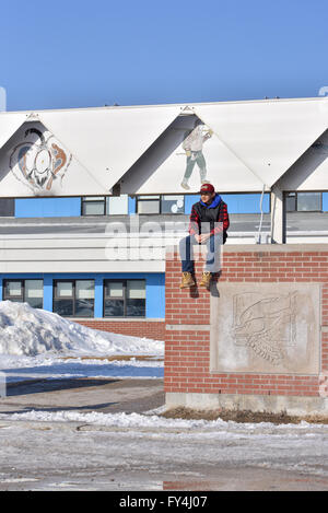 Jugend vor Schule. Waskaganish, nördlichen James Bay Quebec Kanada Stockfoto