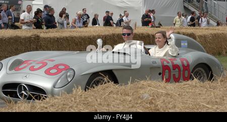 Fangio ist 1955 Mercedes-Benz 300 SLR (658) angetrieben von Susie Wolff Stockfoto