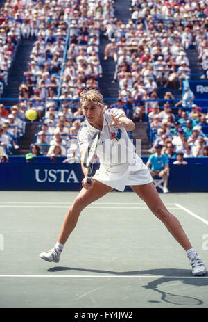 Steffi Graf (GER) im Wettbewerb bei den US Open 1991. Stockfoto