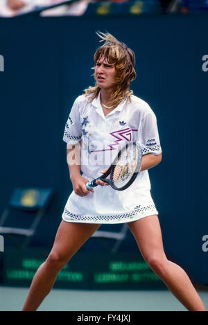 Steffi Graf (GER) im Wettbewerb 1988 Lipton International Players Championship. Stockfoto