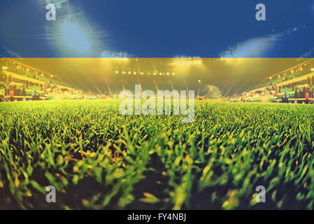 Euro 2016 Stadion mit blending Ukraine Flagge Stockfoto