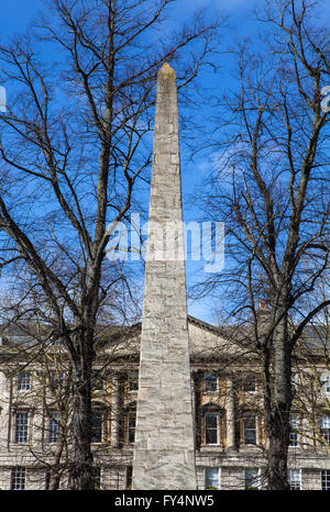 Der Obelisk im Queen Square, Bad.  Der Obelisk wurde von Beau Nash 1738 zu Ehren von Friedrich, Prinz von Wales errichtet. Stockfoto