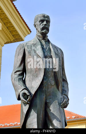 Prag, Tschechische Republik. Denkmal für Tomáš Garrigue Masaryk (1850-1937: erster Präsident der Tschechoslowakei) Hradčanské Square... Stockfoto