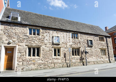 Das alte Gymnasium ist eine der ältesten Schulen in England, gebaut im Jahre 1573, in Leicester jetzt ein restaurant Stockfoto