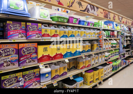 Katzenstreu Bereich Tierpflege Gang, Weis Supermarkt, Doylestown, PA, USA Stockfoto