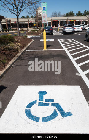 Weis-Supermarkt-Parkplatz, Doylestown, PA, USA Stockfoto