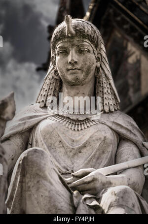Ein Detail der Asien Statue auf das Albert Memorial in Kensington Gardens, London, UK. Stockfoto
