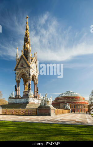 Das Albert Memorial in den Kensington Gardens, London, England. Stockfoto