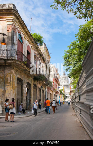 Vertikale Straßenbild in der Altstadt von Havanna, Kuba. Stockfoto