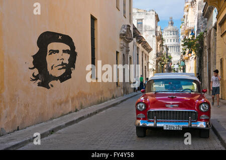 Horizontale Straßenbild in Alt-Havanna, Kuba. Stockfoto