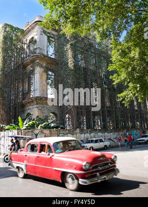 Vertikale Straßenbild in der Altstadt von Havanna, Kuba. Stockfoto