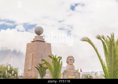 Mittelerde-Denkmal in Quito Ecuador, die am meisten besuchten touristischen Lage dieses Landes. Stockfoto