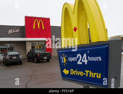 McDonald's Restaurant in Kingston, Ontario, auf Montag, 25. Januar 2016. Stockfoto