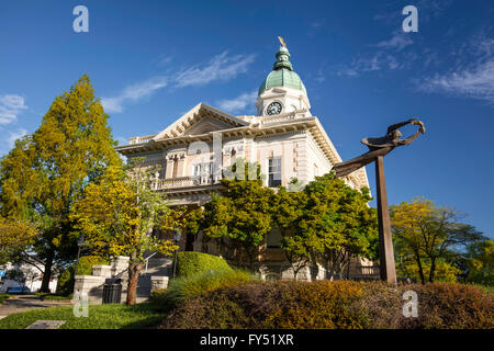 Rathaus und "Geist der Athener Skulptur, Athens, Georgia, USA Stockfoto