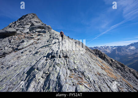 Klettern lange gewohnt zu gröberen Moosstock im Ahrntal Stockfoto