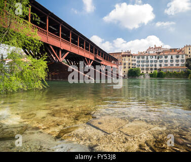 Die alte Brücke, auch genannt die Bassano Brücke oder Brücke der Alpini befindet sich in der Stadt Bassano del Grappa in der Provinc Stockfoto