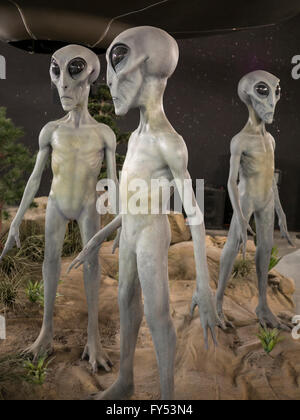 Alien Sie-Schaufensterpuppen, UFO Museum, Roswell, New Mexico. Stockfoto