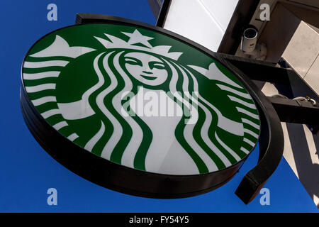 Starbucks Coffee Store Schild in Prag Stockfoto