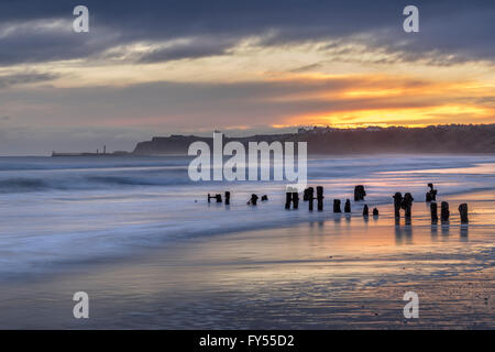 Sonnenaufgang über dem Whitby aus Whitbys Februar 2016. Stockfoto