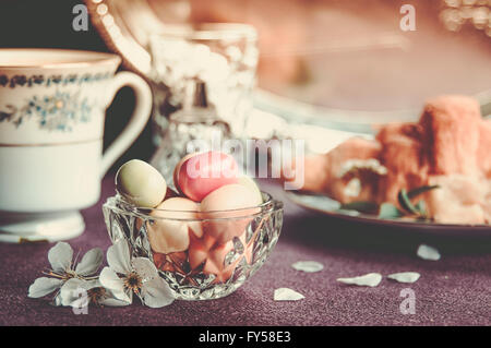 Bunten Süßigkeiten auf dem Tisch Stockfoto