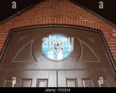 Tür mit Fleck Glas jüdischen Stern an das jüdische Museum von Maine - erbaut in den 1920er Jahren historische Etz Chaim Synagoge.  Portland, M Stockfoto