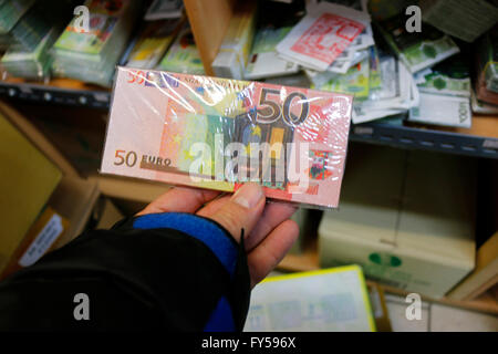 Geld-ablegen - Großhandel Dong Xuan Center ("Vietnamesenmarkt"), Berlin-Lichtenberg. Stockfoto