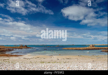 Periglis Beach auf St. Agnes Isles of Scilly Cornwall auf blauem Himmel, Sonnenschein Stockfoto