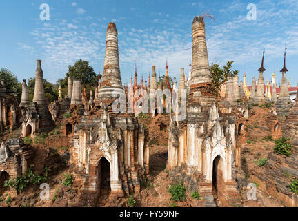 Shwe Inn Thein Paya, Pagode Komplex, Hunderte von zerstörten buddhistischen Stupas in das Dorf Inthein, Indein, Myanmar Stockfoto