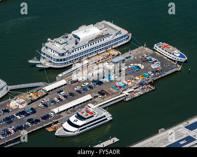 Luftaufnahme von Pier 3, Pier nach Alcatraz, San Francisco Belle kulinarisches Yacht, Hornblower Cruises, San Francisco Stockfoto