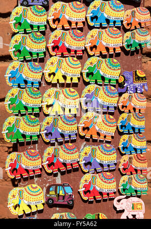 Elefant-Kühlschrank-Magnete auf Verkauf in Sigiriya, Sri Lanka Stockfoto