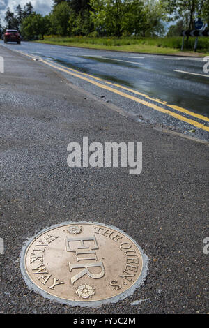 Windsor, UK. 20. Mai 2015. Ein Marker für die Königin Gehweg bezeichnet das Windsor Greys Monument. Stockfoto