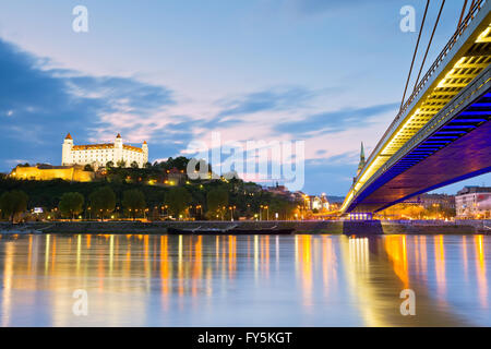 Blick auf Bratislava Stadtzentrum über Donau. Stockfoto