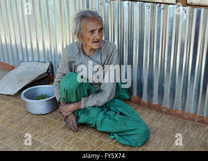 Badare, Nepal. 8. April 2016. Leben im Dorf Badare, Nepal, 8. April 2016. Vor einem Jahr, rumpelte Nepal mit einem massiven 7.8 Erdbeben, der Alltag der Armen Himalaya landesweit zu zerschlagen. © Tereza Supova/CTK Foto/Alamy Live-Nachrichten Stockfoto