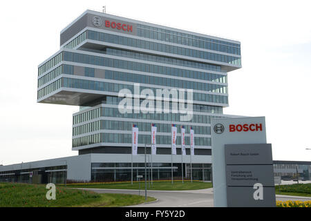 Renningen, Deutschland. 22. April 2016. Das Bosch-Logo ist in einem Gebäude des Bosch-Campus in Renningen, Deutschland, 22. April 2016 sehen. Foto: Franziska Kraufmann/Dpa/Alamy Live News Stockfoto