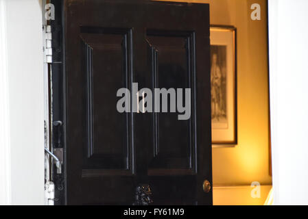 Downing Street, London, UK. 22. April 2016. Präsident Obama besucht Downing Street. Bildnachweis: Matthew Chattle/Alamy Live-Nachrichten Stockfoto