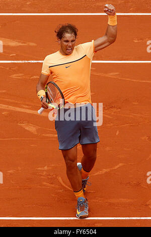 Barcelona, Spanien. 22. April 2016. Rafael Nadal aus Spanien feiert seinen Sieg über Fabio Fognini Italiens im Herreneinzel Viertelfinale auf 2016 Barcelona open Tennisturnier in Barcelona, Spanien, 22. April 2016. Nadal gewann 2: 0. Bildnachweis: Pau Barrena/Xinhua/Alamy Live-Nachrichten Stockfoto