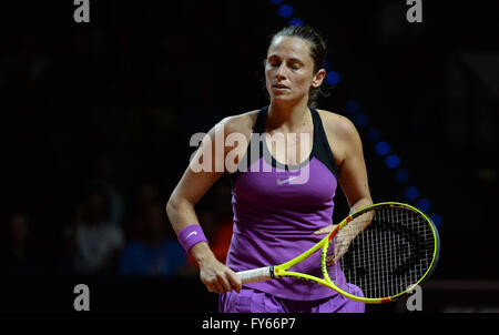 Stuttgart, Deutschland. 22. April 2016. Roberta Vinci Italiens in Aktion gegen Siegemund Deutschland im Viertelfinale des WTA-Tennis-Turnier in Stuttgart, Deutschland, 22. April 2016. Foto: Marijan Murat/Dpa/Alamy Live News Stockfoto