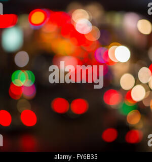 Defokussierten Nachtlichter der Autobahn. Stockfoto