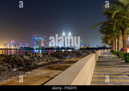Dubai Business Central Twin Towers Skyline Blick vom Palm Jumeirah Stockfoto