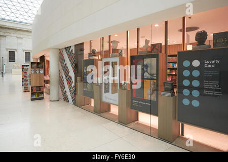 British Museum Great Court Interieur, Buchladen in London Stockfoto