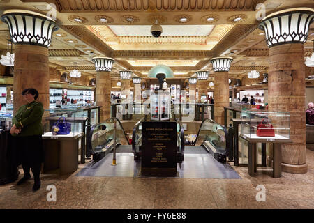 Harrods Kaufhaus Interieur in London Stockfoto