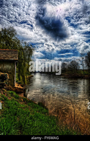 Am Ufer des Flusses Wye 5 Meilen stromaufwärts von Hereford sind sehr nett und malerisch. Stockfoto