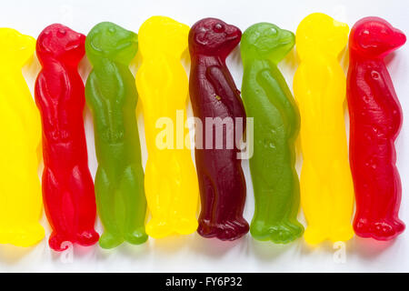 Marks & Spencer neue mixed up Erdmännchen Süßigkeiten Bonbons auf weißem Hintergrund sortierten Fruchtgeschmack Zahnfleisch ohne Gelatine Stockfoto