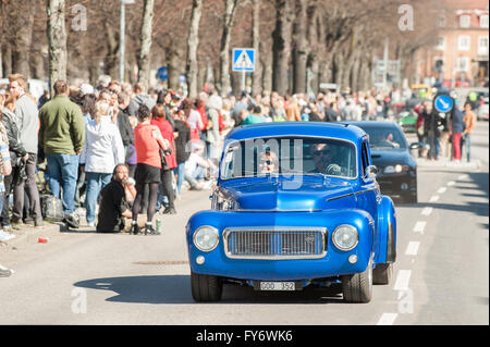 Traditionelle Oldtimer Parade feiert den Frühling am Maifeiertag in Norrköping, Schweden. Stockfoto