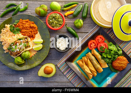 Mexikanische Carnitas Tacos mit Flautas aus Mexiko Lebensmittelzutaten Stockfoto